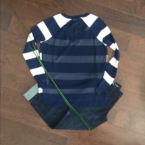 ⭐️4/$30 Banana Republic Navy Stripe Sheer Back Sweater - Picture 4 of 4